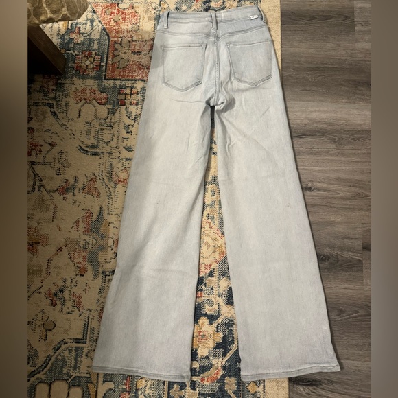 Women's Light Wash Jeans - Picture 3 of 3